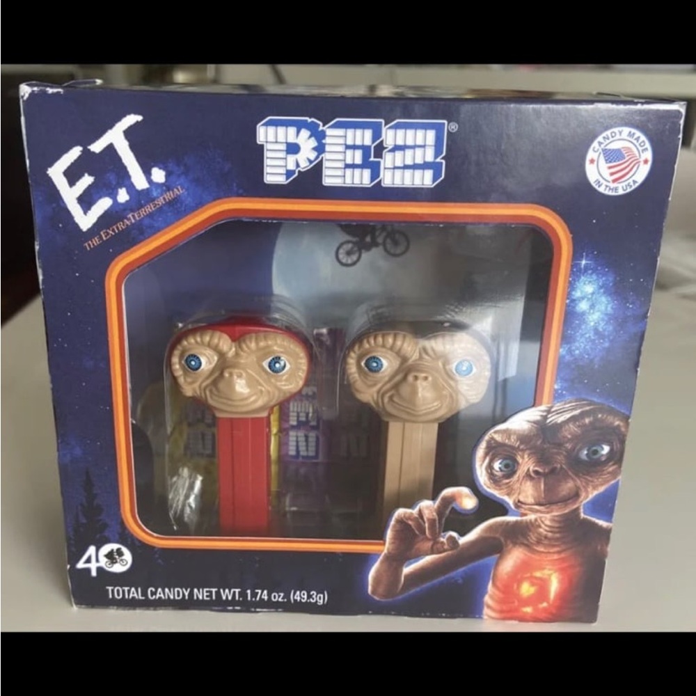 E.T. 40TH ANNIVERSARY PEZ GIFT SET IN BOX - 2 MINI ET PEZ W/6 PACKS OF PEZ CANDY